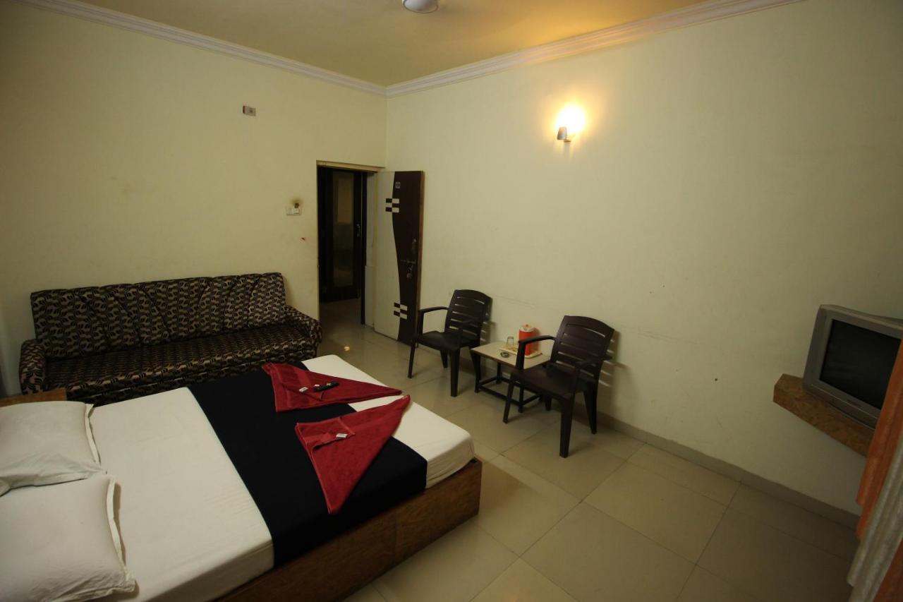 Hotel Laxmibai Palace 쉬르디 외부 사진