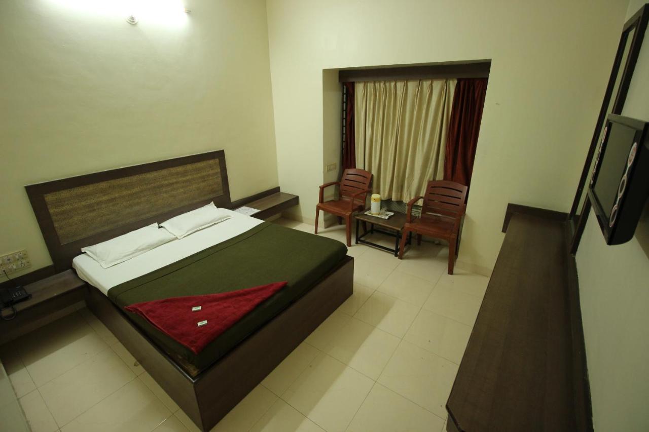 Hotel Laxmibai Palace 쉬르디 외부 사진