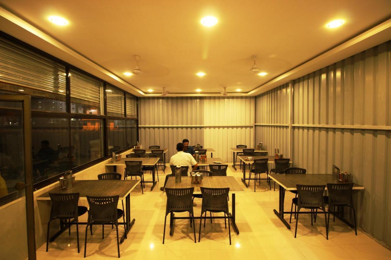 Hotel Laxmibai Palace 쉬르디 외부 사진