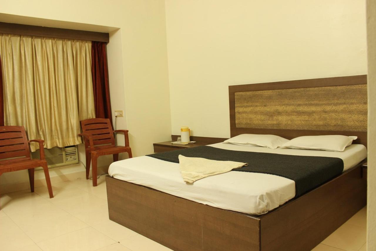 Hotel Laxmibai Palace 쉬르디 외부 사진