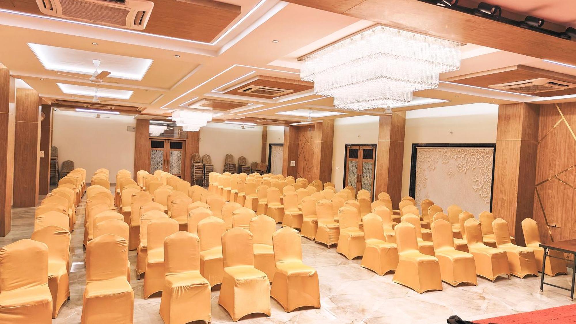 Hotel Laxmibai Palace 쉬르디 외부 사진