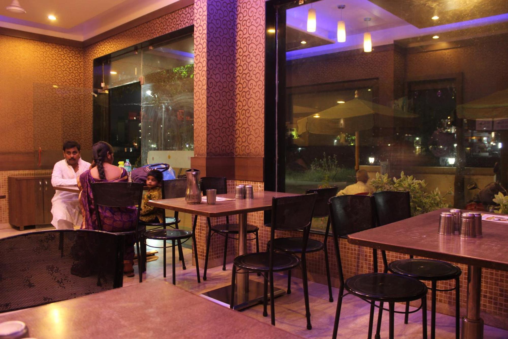 Hotel Laxmibai Palace 쉬르디 외부 사진