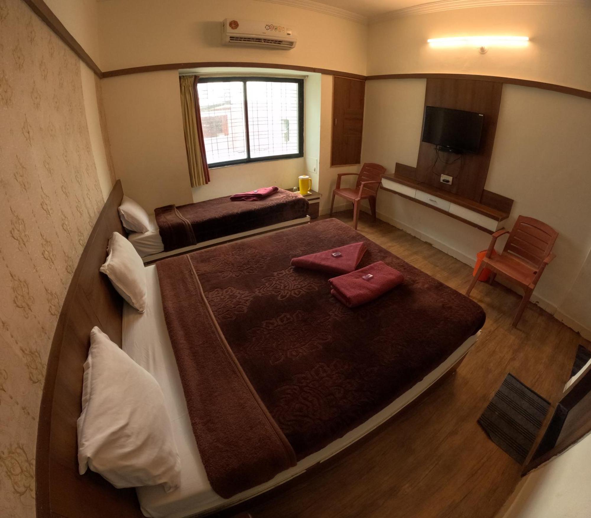 Hotel Laxmibai Palace 쉬르디 외부 사진
