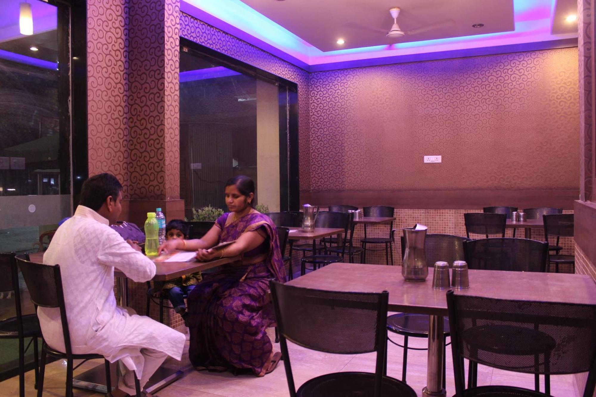 Hotel Laxmibai Palace 쉬르디 외부 사진