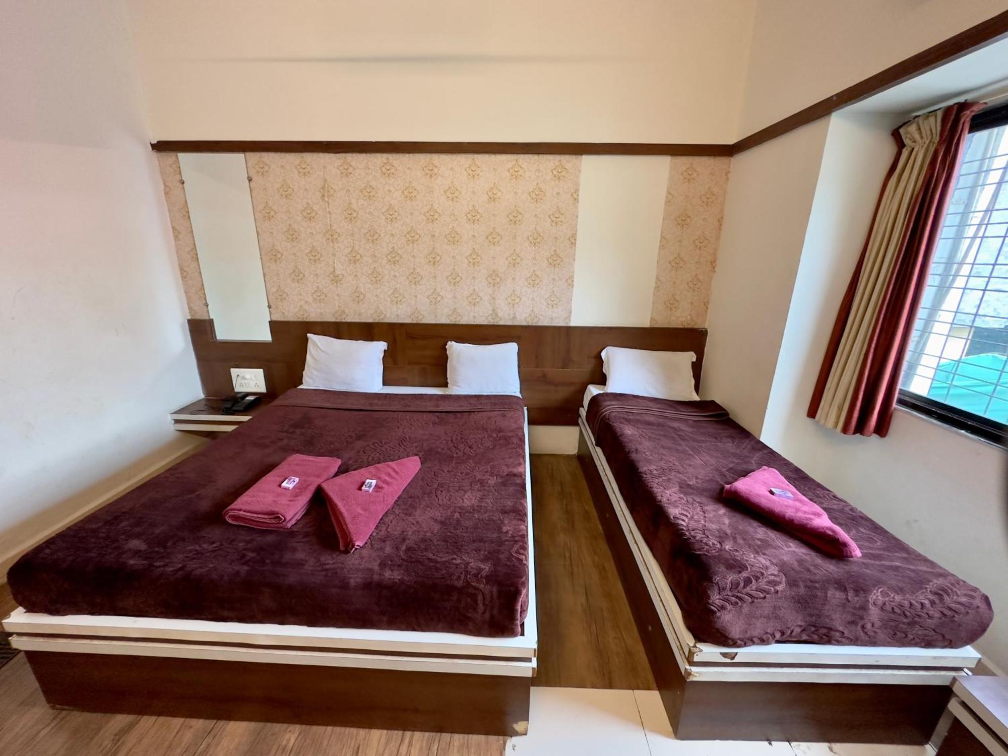 Hotel Laxmibai Palace 쉬르디 외부 사진