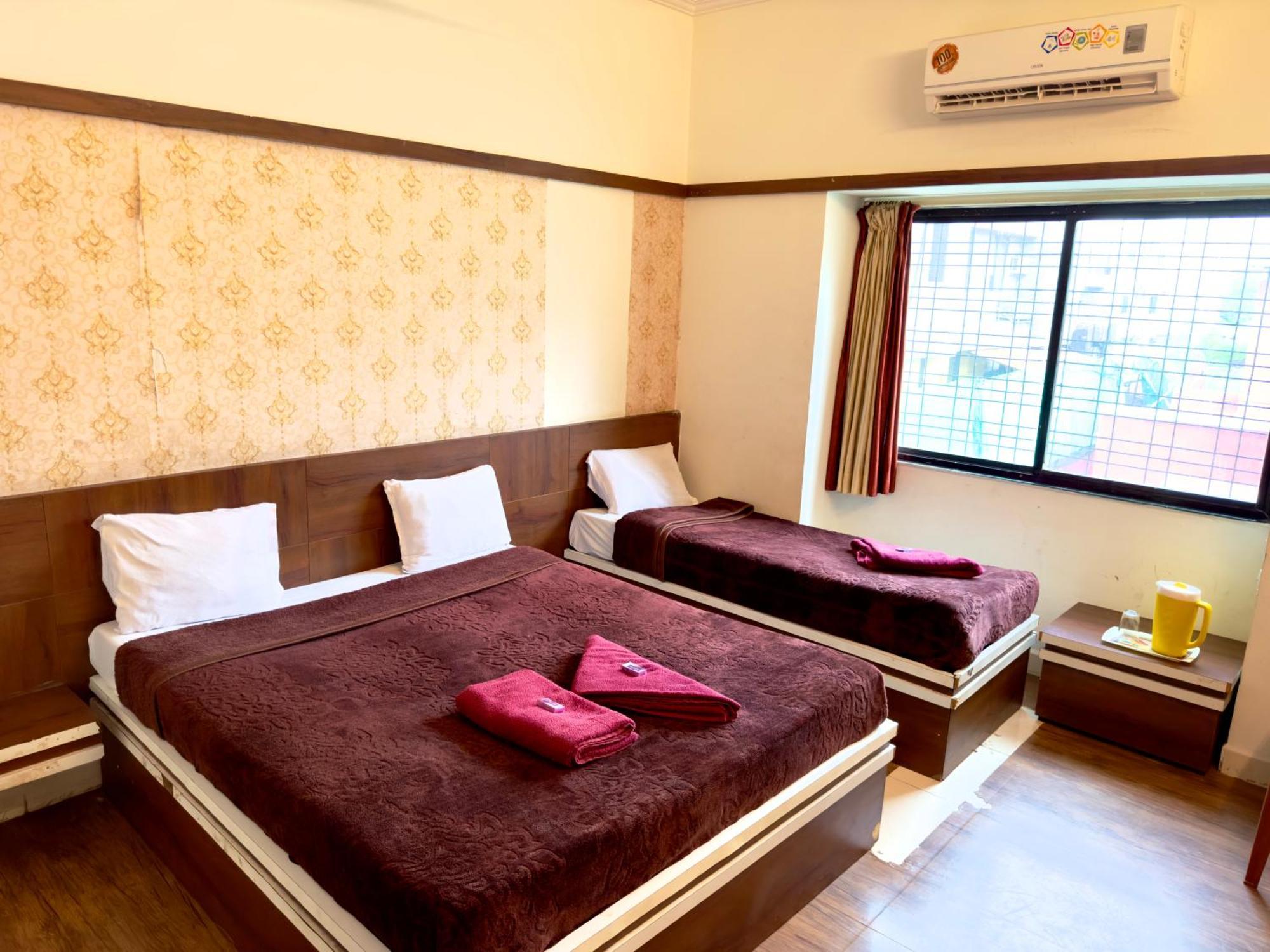 Hotel Laxmibai Palace 쉬르디 외부 사진