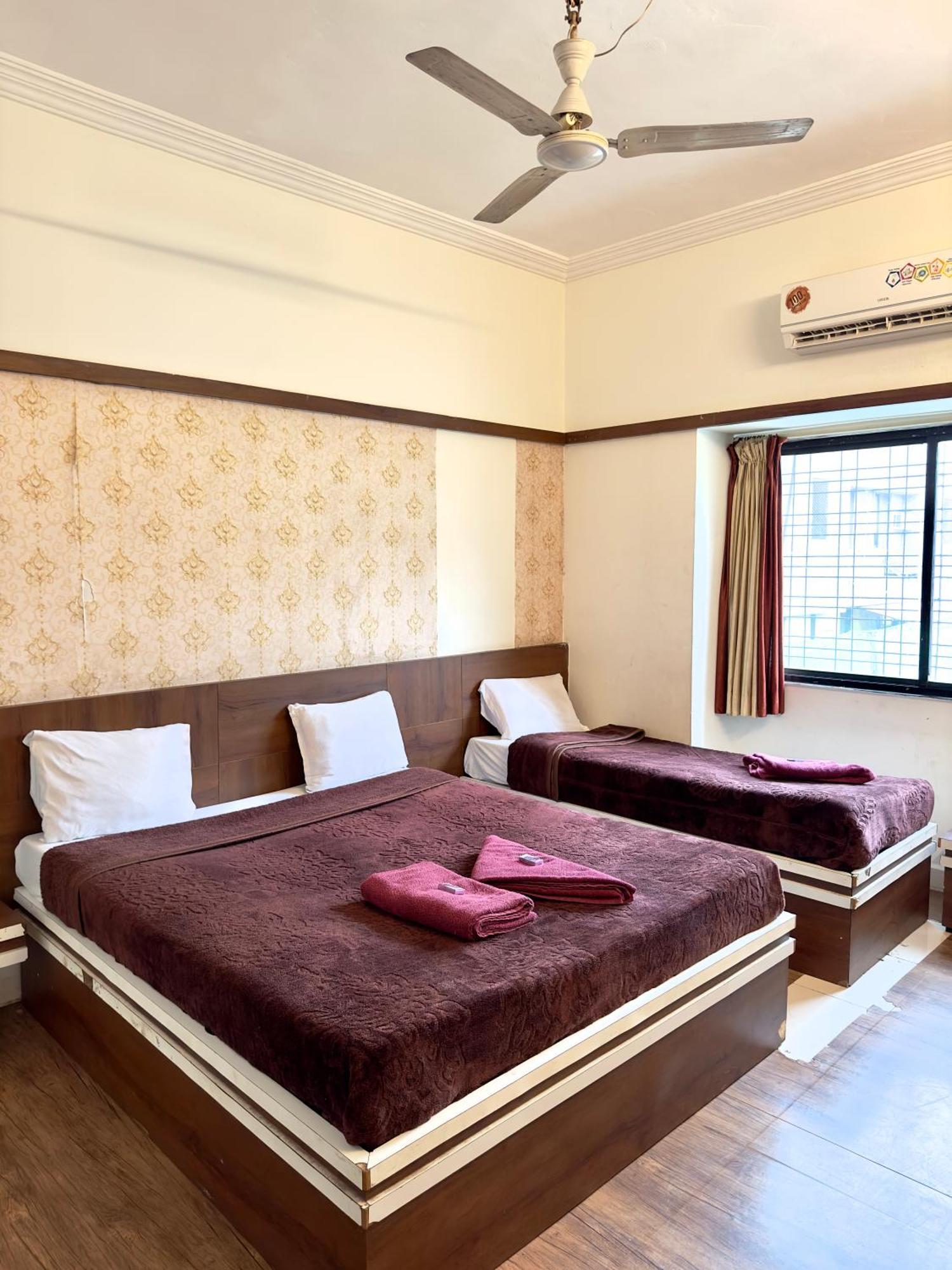 Hotel Laxmibai Palace 쉬르디 외부 사진