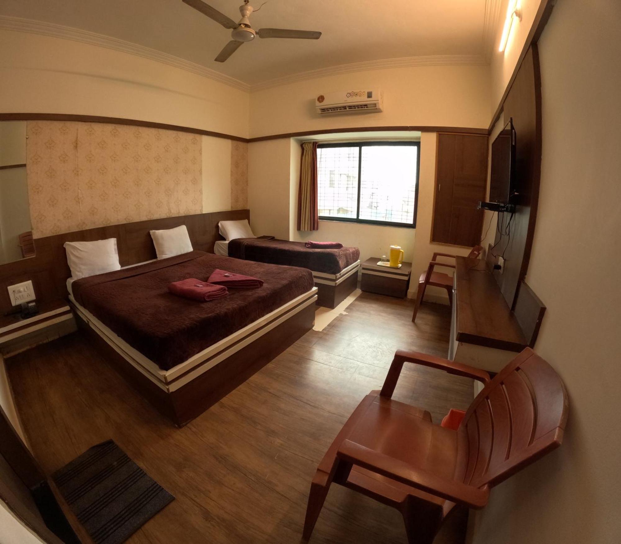 Hotel Laxmibai Palace 쉬르디 외부 사진