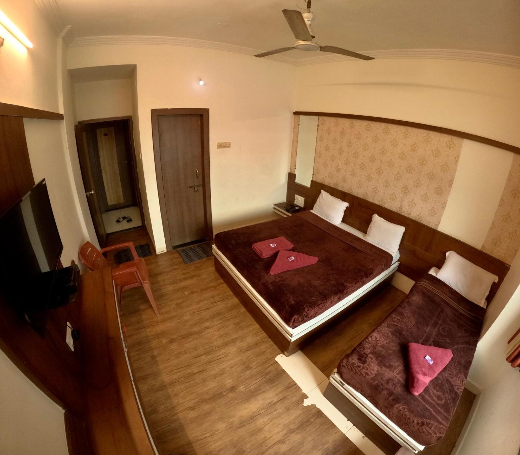Hotel Laxmibai Palace 쉬르디 외부 사진